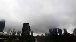 Jakarta Hujan, Gedung-Gedung Diselimuti Kabut