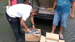 Puluhan Botol Miras Cap Tikus Tanpa Pemilik Diamankan Petugas di Pelabuhan Tahuna 