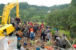 Update Longsor Nganjuk, 13 Korban Meninggal Dunia dan 6 Orang Masih Hilang 