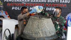 302 Kg Sabu Dimusnahkan, Digiling Pakai Mesin Aduk Semen di Depok