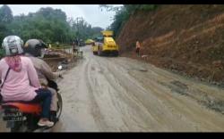 Sempat Terputus akibat Amblas, Jalan Lahat – Pagaralam Kembali Bisa Dilewati<