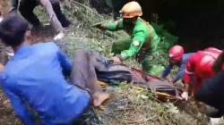 Sopir Tangki BBM Terjun ke Jurang di Cianjur Tewas Terjepit Badan Truk<