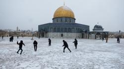 Penampakan Kompleks Masjid Al-Aqsa Yerusalem Diselimuti Salju