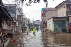 Video Banjir di Pasar Kambing Kemang, Akses Jalan Lumpuh