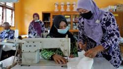 Pelajar Penyandang Disabilitas Dapat Pelatihan Keterampilan Menjahit