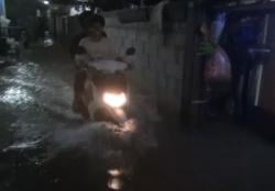 Video Banjir Setinggi 50 Cm di Cengkareng, Warga Enggan Mengungsi