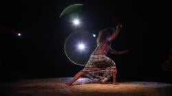 Aktor Teater Api Indonesia Bercerita tentang Keserakahan Toean Markoen