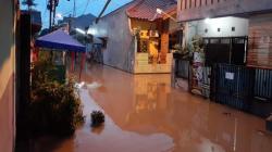 Perumahan Bekasi Timur Regency 3 Banjir, Warga: Kondisi Air Terus Naik<