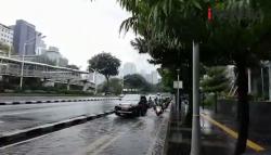 Video Banjir Menggenangi Jalan Protokol Sudirman Jakpus