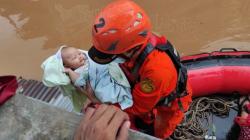 Air Terus Naik, Evakuasi Balita di Lokasi Banjir Bekasi Berlangsung Dramatis