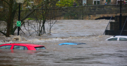 Pertolongan Pertama saat Kendaraan Terendam Banjir