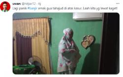 Viral Rumah Banjir, Ibu Ini Pilih Salat Tahajud di Atas Kasur