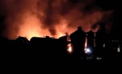 Kebakaran Rumah Landa Benhil Jakpus saat Dikepung Banjir, 19 Damkar Dikerahkan<