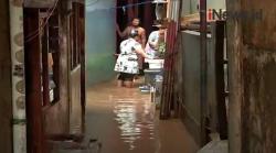 Video Kawasan Kebon Pala Masih Terendam Banjir hingga 1 Meter