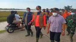 Banjir Karawang Putuskan Jalur Darat, BNPB Kirim Bantuan Logistik via Udara<