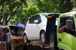 Video Evakuasi Kendaraan Terendam Banjir di Kawasan Elite Kemang