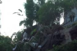 Video Tembok Perumahan Elite Kemang Roboh Timpa 3 Rumah