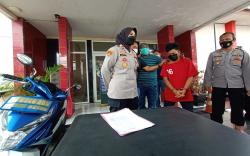 Numpang Mandi, Modus Pria Ini Mengincar Barang Milik Perempuan Cantik