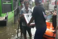 Video Banjir 3 Meter Masih Rendam Perumahan Periuk Permai Tangerang