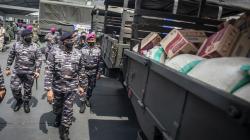 TNI AL Salurkan Bantuan Sembako untuk Korban Banjir Bekasi dan Karawang<