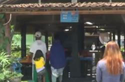 Menikmati Santap Soto sambil Terapi Ikan