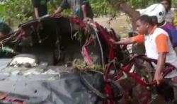 Mobil Hanyut Terbawa Banjir di Sumbawa, Pengemudinya Hilang Terseret Arus