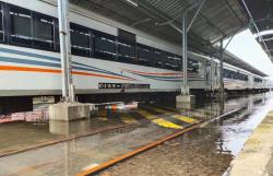 Stasiun Tawang Semarang Masih Banjir, KA Kedungsepur Batal Berangkat