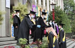 Wisuda 1.934 Orang, Rektor UGM: Lulusan Harus Ikut Terlibat Tangani Pandemi Covid-19
