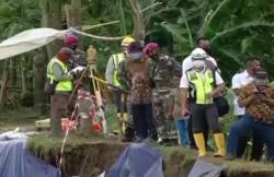 Video Tanggul Sungai Citarum Jebol, Permukiman Warga Terendam