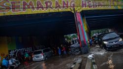 Penampakan Terowongan Semarang Hebat Banjir, Puluhan Motor Mogok
