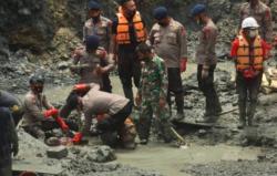 SAR Evakuasi 6 Jenazah Korban Longsor Tambang Emang Ilegal di Parigi Moutong