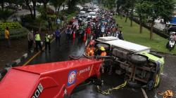 Truk Terguling Bikin Macet hingga 3 Kilometer di Surabaya 