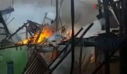 Video Kebakaran Melanda Sejumlah Rumah Kontrakan di Kali Sunter