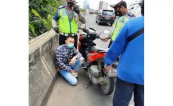 Tangkap Pemotor Langgar Lalu Lintas di JLNT Pesing, Polisi Malah Temukan Sabu