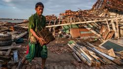 5 Rumah Roboh Dihantam Angin Puting Beliung di Demak