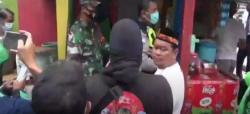 Copet Tertangkap Curi Ponsel Perempuan Cantik Penumpang Transjakarta
