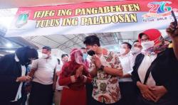 Cek Persiapan Vaksinasi di Pasar Gede, Gibran Dapat Doa dari Pedagang  <