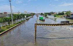 Penampakan Terkini Banjir di Jalur Pantura Kaligawe Semarang<