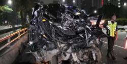 Kecelakaan Beruntun Di Ruas Tol Dalam Kota<