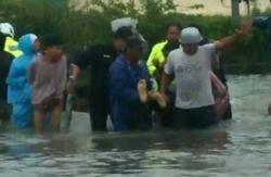 Tragis, Pria Ini Tewas Tersengat Listrik Gegara Menyentuh Tiang Lampu Jalan Kaligawe<