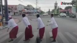 Video 4 Pemuda Ditangkap Polisi usai Joget TikTok di Tengah Jalan Situbondo