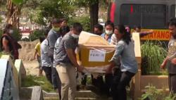 Video Pemakaman 2 Korban Penembakan Oknum Polisi di Kafe Cengkareng Jakbar<