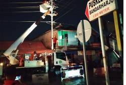 Kisah Pasukan Khusus Berjibaku 24 Jam Menjaga Terang di Tengah Banjir Semarang<