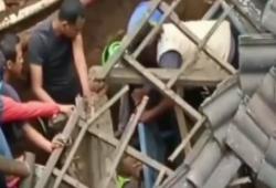 Video Pos Polisi di Depok Roboh Tergerus Longsor