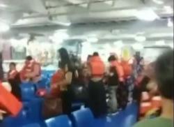 Video Ratusan Penumpang KMP Naomi Panik saat Truk Terbakar di Kapal
