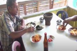 Menikmati Olahan Telur Ikan dengan Kuah Asam Pade