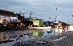 Banjir di Genuk Surut, Arus Lalu Lintas Pantura Semarang-Demak Lancar<
