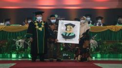 Dina Farida, Kisah Wisudawan Tak Bertoga Fakultas Hukum UIN Bandung 