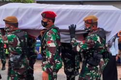 Jenazah Praka Dedy Prajurit TNI yang Gugur Ditembak Teroris MIT Dimakamkan di Pekanbaru
