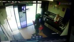 Video Aksi Perampokan di Bank Wonosobo, Uang Nasabah Raib Rp100 Juta